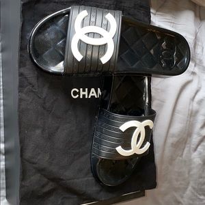 Chanel jelly slides